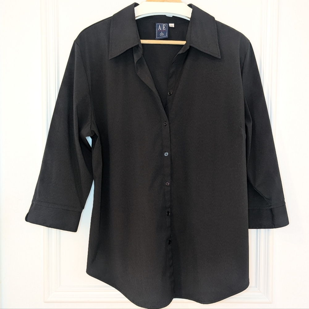 Elegant Black Button-Up 3/4 Sleeve Blouse